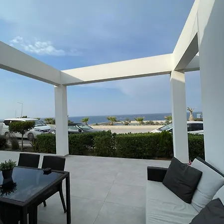 Charming 2 Bedroom Garden Getaway Appartement Kyrenia (Northern Cyprus)