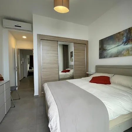 Charming 2 Bedroom Garden Getaway Appartement