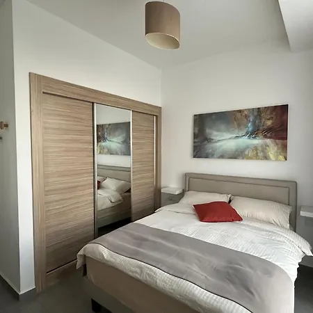 Appartement Charming 2 Bedroom Garden Getaway *