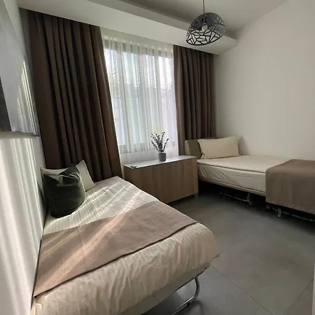 Charming 2 Bedroom Garden Getaway Appartement *