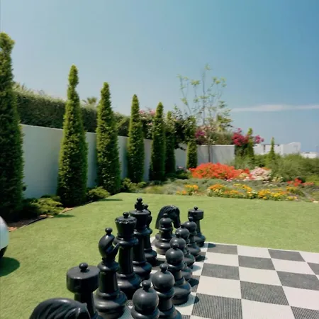 Apartment Charming 2 Bedroom Garden Getaway