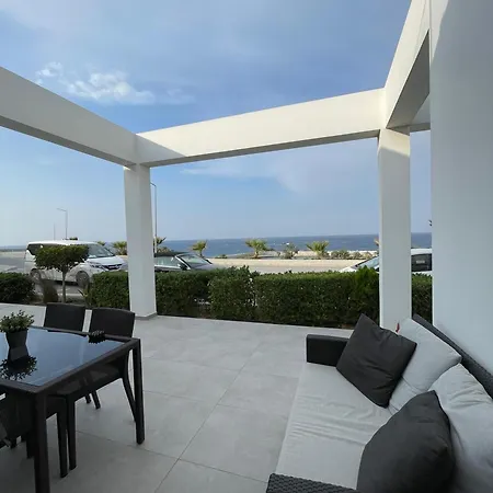 Charming 2 Bedroom Garden Getaway