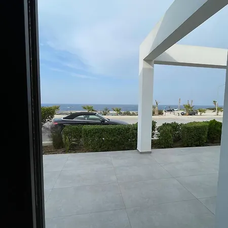 Charming 2 Bedroom Garden Getaway Daire Girne