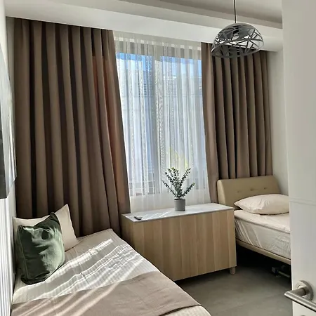Charming 2 Bedroom Garden Getaway