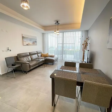Daire Charming 2 Bedroom Garden Getaway *