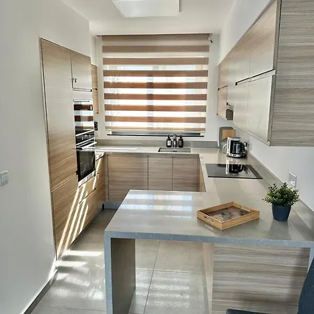 Apartment Charming 2 Bedroom Garden Getaway *