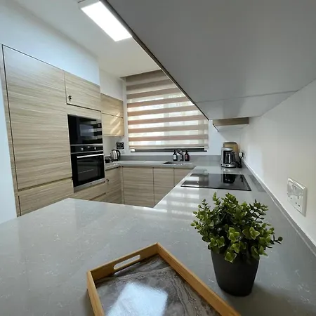 Charming 2 Bedroom Garden Getaway * Kyrenia (Northern Cyprus)
